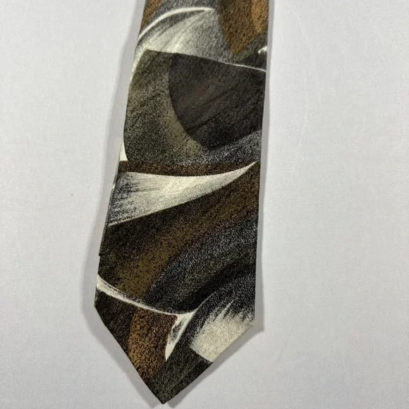 Men’s Italian Silk Bachrach Necktie​ - Picture 2 of 6